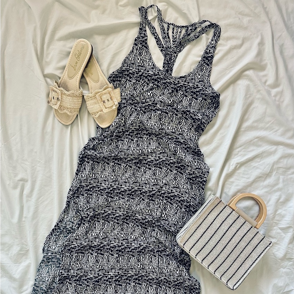🕶️Double Slit Black and White Flowy Summer Maxi Dress